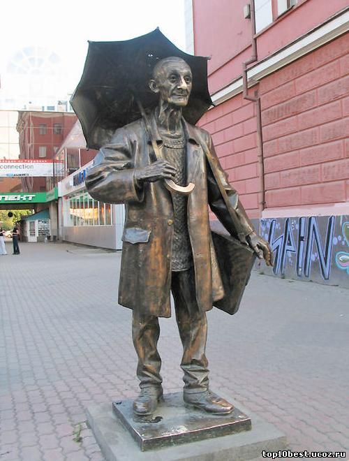 Памятник художнику Поздееву.