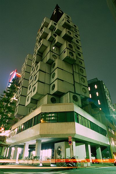 «Капсульный» небоскреб Nakagin Capsule Tower