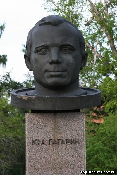 Памятник Гагарину.