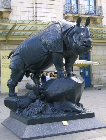 памятник носорогу 