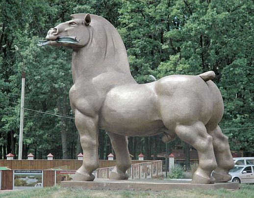 памятник коню